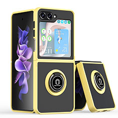 Funda Bumper Silicona y Plastico Mate Carcasa con Magnetico Anillo de dedo Soporte QW2 para Samsung Galaxy Z Flip5 5G Amarillo