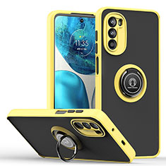 Funda Bumper Silicona y Plastico Mate Carcasa con Magnetico Anillo de dedo Soporte S04 para Motorola Moto Edge (2022) 5G Amarillo